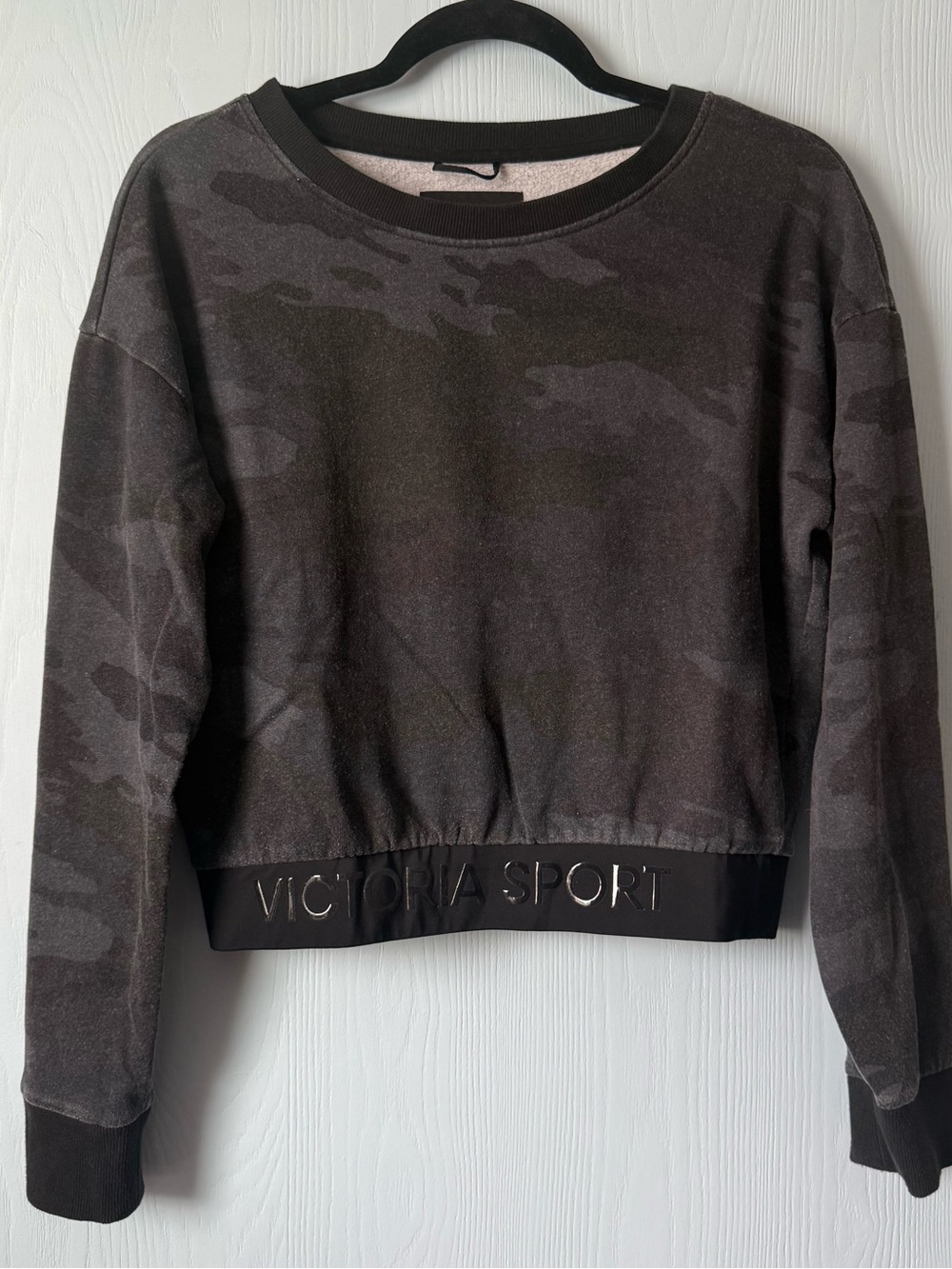 Victoria Sport Black Camo Cropped Sweatshirt